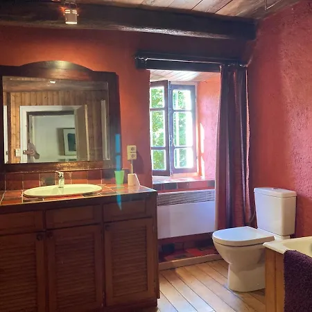 Authentic With Charm In The Heart Of The Auvergne Volcanoes Saint-Hippolyte (Cantal)