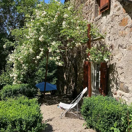 Authentic With Charm In The Heart Of The Auvergne Volcanoes Saint-Hippolyte (Cantal)
