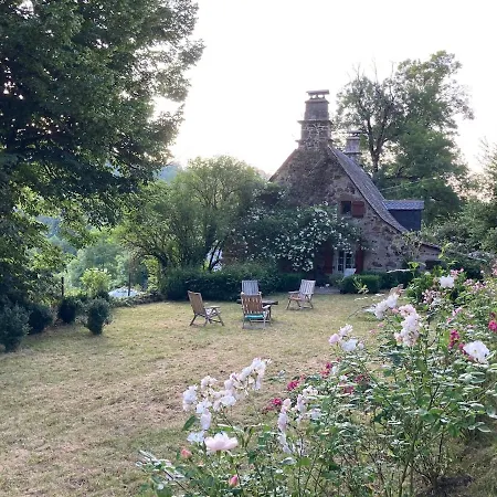 Authentic With Charm In The Heart Of The Auvergne Volcanoes * Saint-Hippolyte (Cantal)