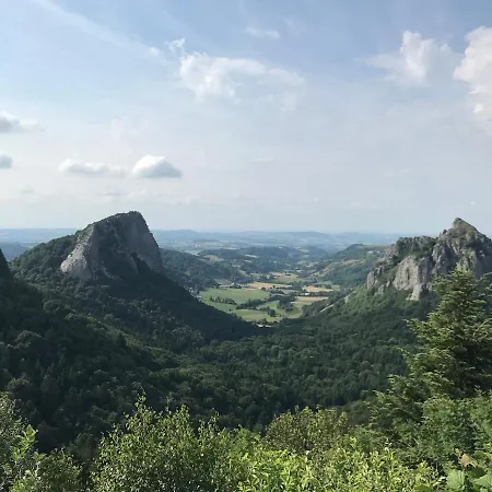 Authentic With Charm In The Heart Of The Auvergne Volcanoes Saint-Hippolyte (Cantal)