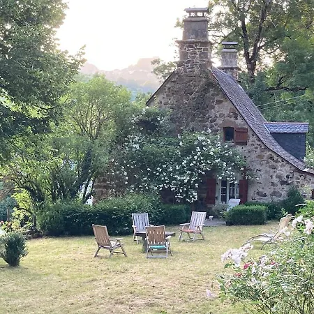 Authentic With Charm In The Heart Of The Auvergne Volcanoes Saint-Hippolyte (Cantal)