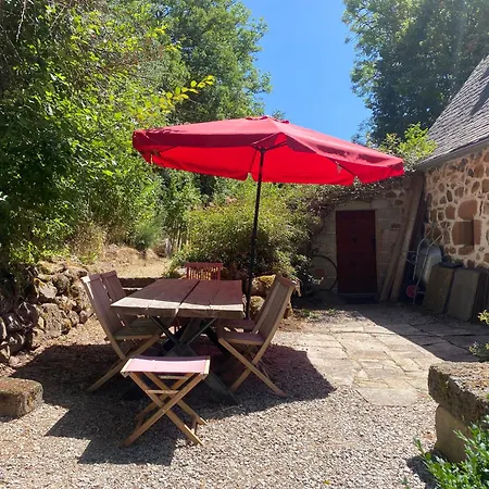 Prázdninový dům Authentic With Charm In The Heart Of The Auvergne Volcanoes *